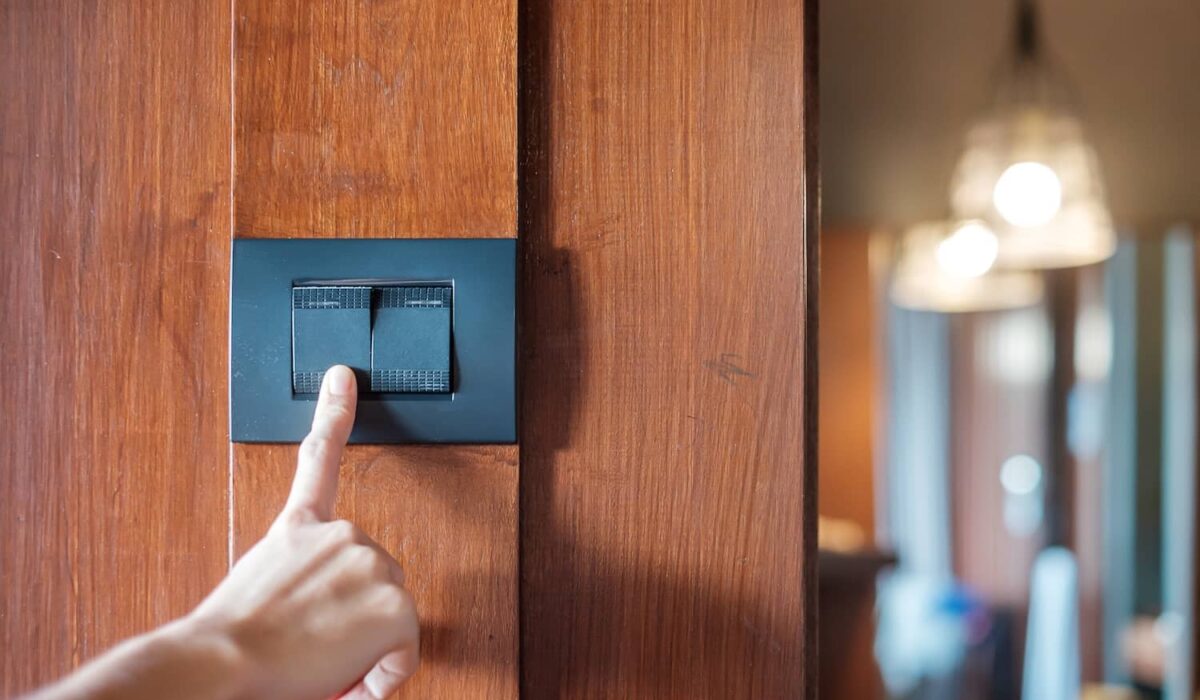 How to Hook Up a Light Switch Safely