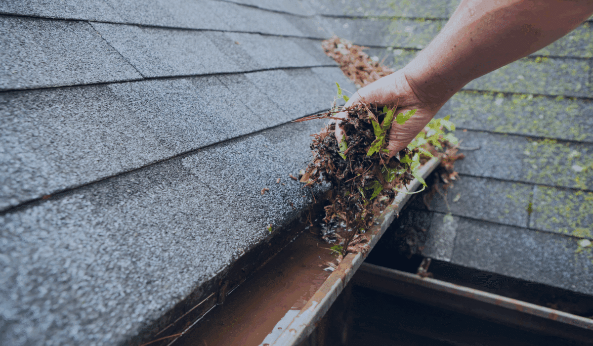 best tool for cleaning dirty gutters
