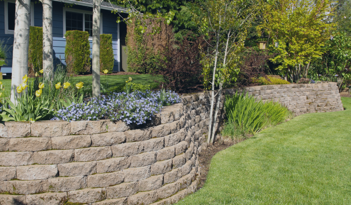 what is a retaining wall